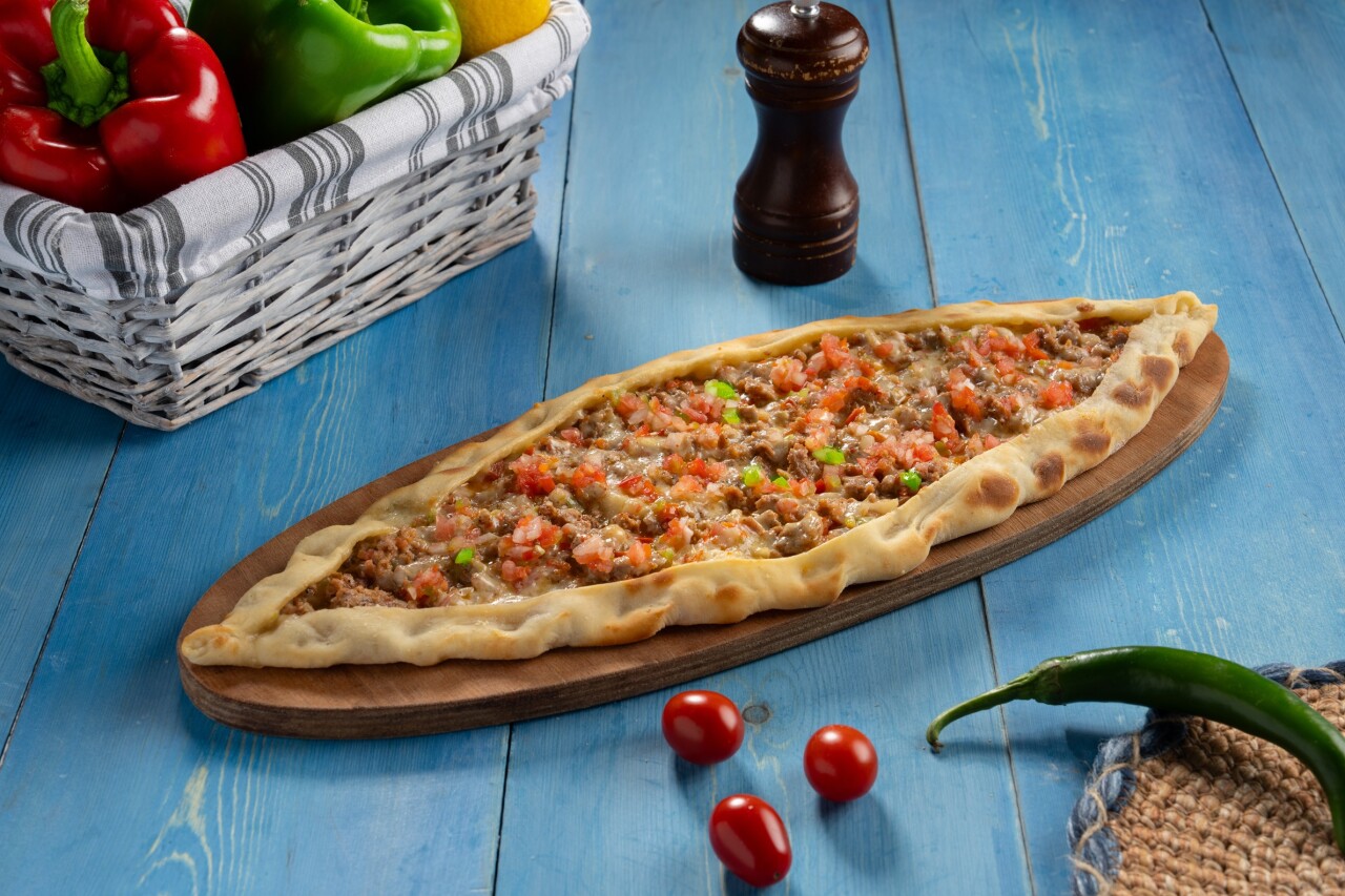 بيديه مجرمشة بالخضار و قشقوان